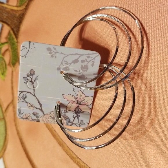 New large silver hoop earrings. - Picture 4 of 6